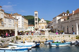 Hvars picturesque harbour, Stari Grad (Old Town), Hvar, Dalmatia, Croatia, Europe