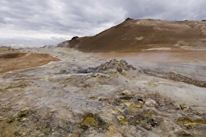 Images Dated 29th May 2007: Hverir geothermal fields at the foot of Namafjall mountain