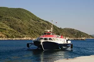 Images Dated 27th August 2008: Hydrofoil ferry from Volos and Skiathos, Loutraki, Skopelos, Sporades Islands