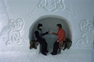 Images Dated 16th January 2000: Ice bar, Ice Hotel, Quebec, Quebec, Canada, North America