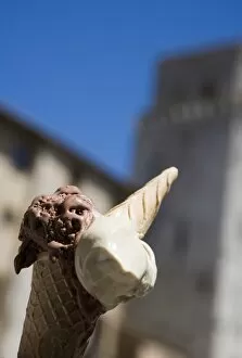 Images Dated 9th August 2005: Ice Cream in San Gimignano, Tuscany, Italy, Europe