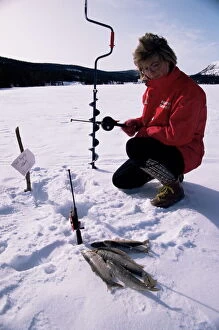 Images Dated 7th August 2008: Ice fishing