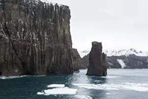 Images Dated 2nd December 2008: Ice shelfs at the entrance of the volcanic island of Deception Island, South Shetland Islands