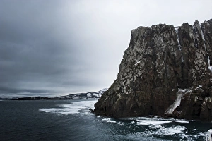 Images Dated 2nd December 2008: Ice shelfs at the entrance of the volcanic island of Deception Island, South Shetland Islands