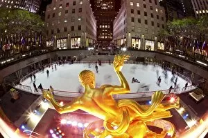 Images Dated 19th October 2009: Ice Skating Rink below the Rockefeller Centre building on Fifth Avenue
