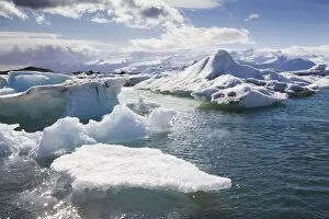 Iceland Gallery: Icebergs in glacial lagoon at Jokulsarlon, Iceland, Polar Regions