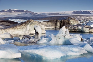 Icebergs in Jokulsarlon glacial lagoon, Breidamerkurjokull (Vatnajokull Icebergs in Jokulsarlon glacial lagoon, Breidamerkurjokull (Vatnajokull
