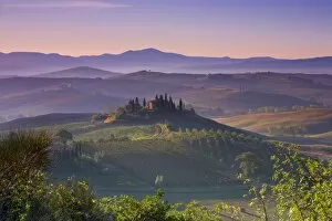 Images Dated 22nd September 2007: Iconic Tuscan Farmhouse, Val d Orcia, UNESCO World Heritage Site, Tuscany, Italy, Europe
