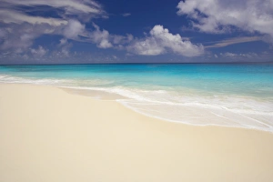 Images Dated 1st October 2007: Idyllic beach, Maldives, Indian Ocean, Asia