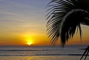 Images Dated 29th August 2007: Idyllic sunset on the island of Ile Sainte Marie, Madagascar, Indian Ocean, Africa