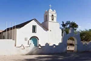 Images Dated 22nd March 2008: Iglesia San Pedro, colonial adobe walled church dating from the 17th century