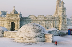 Images Dated 2nd February 2008: An igloo and snow and ice sculptures at the Ice Lantern Festival, Harbin