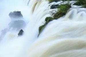 Images Dated 19th August 2011: Iguacu (Iguazu) (Iguassu) falls in full flow, UNESCO World Heritage Site, Argentina