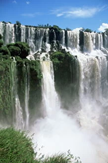 Images Dated 3rd January 2000: Iguassu Falls, Iguazu National Park, UNESCO World Heritage Site, Argentina, South America