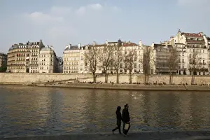 Heterosexual Couple Prints: Ile Saint Louis and the River Seine, Paris, France, Europe