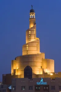 Images Dated 14th December 2007: The illuminated spiral mosque of the Kassem Darwish