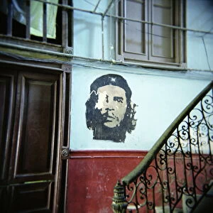 Images Dated 27th July 2008: Image of Che Guevara on wall outside apartment, Havana, Cuba, West Indies
