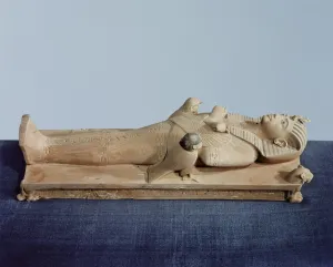 Treasure Prints: Image of the kings mummy on its funeral bed flanked by the kings two souls