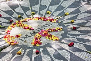 Images Dated 25th May 2009: The Imagine Mosaic memorial to John Lennon who lived nearby at the Dakota Building