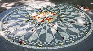 Images Dated 25th May 2009: The Imagine Mosaic memorial to John Lennon who lived nearby at the Dakota Building