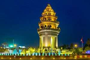 Sunburst Prints: Independence Monument at night, Phnom Penh, Cambodia, Indochina, Southeast Asia, Asia