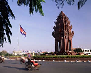 Rick Shaw Prints: The Independence Monument, Phnom Penh, Cambodia, Indochina, Southeast Asia, Asia