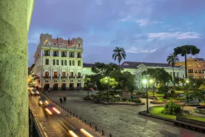 Ecuador Gallery: Independence Square at sunset, Quito, UNESCO World Heritage Site, Pichincha Province, Ecuador