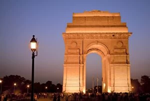 Images Dated 3rd April 2009: India Gate illuminated in evening, New Delhi, India, Asia