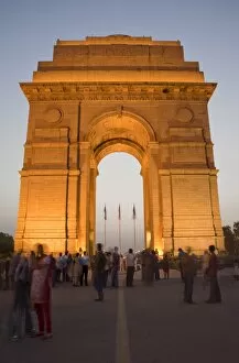 Images Dated 3rd April 2009: India Gate illuminated in evening, New Delhi, India, Asia