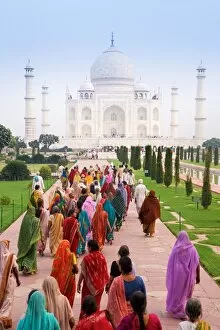 Images Dated 19th October 2006: India, Uttar Pradesh, The Taj Mahal, this Mughal mausoleum has become the tourist emblem of India