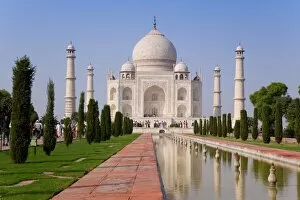 Images Dated 18th October 2006: India, Uttar Pradesh, The Taj Mahal, this Mughal mausoleum has become the tourist emblem of India