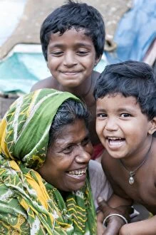 Images Dated 12th April 2009: Indian familiy laughing, Kalighat, Kolkata, India, Asia