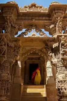 Images Dated 11th April 2009: Indian lady in traditional dress in a temple in Jaisalmer, Rajasthan, India, Asia