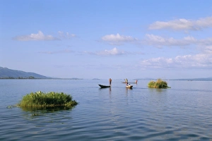 Images Dated 10th March 2005: Inle Lake, Shan State, Myanmar (Burma), Asia