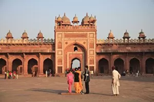 Images Dated 30th December 2006: Inner courtyard of Jama Masjid, Fatehpur Sikri, UNESCO World Heritage Site