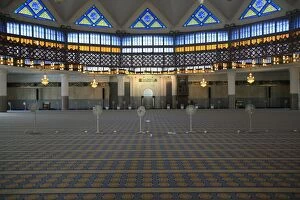 Images Dated 18th February 2006: Interior, National Mosque, Kuala Lumpur, Malaysia, Southeast Asia, Asia