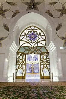 Images Dated 25th January 2010: Interior of the prayer hall of Sheikh Zayed Bin Sultan Al Nahyan Mosque