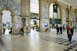 Images Dated 21st February 2006: Interior of the Sao Bento Railway Station, decorated with tiles (azulejos)