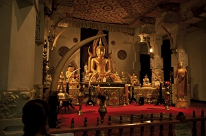 Sinelese Prints: Interior of the Temple of the Tooth