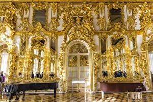 Great Hall Collection: Interior view of the opulence in the Great Hall of the Catherine Palace, Tsarskoe Selo, St