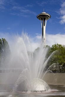 Images Dated 21st May 2010: International Fountain and Space Needle at the Seattle Center, Seattle