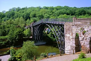 Wood Prints: The Iron Bridge over the River Severn, Ironbridge, Shropshire, England, UK