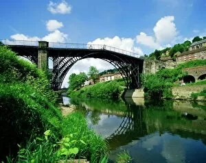 River Bank Collection: Iron Bridge over the River Severn, Ironbridge, Shropshire, England, UK