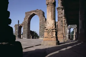 Great Mosque Prints: Iron pillar in the Quwwat ul Islam mosque