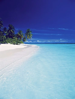 Images Dated 12th May 2008: Island and lagoon, Maldives, Indian Ocean, Asia