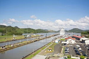 Images Dated 11th January 2008: Island Princess Cruise ship transiting Miraflores Locks, Panama Canal, Panama