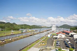Images Dated 11th January 2008: Island Princess Cruise ship transiting Miraflores Locks, Panama Canal, Panama
