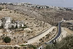 Images Dated 1st October 2007: Israeli road in the West Bank, Beit Jala, Palestinian Authority, Israel, Middle East