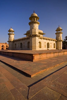 Images Dated 16th March 2008: Itimad-Ud-Daulah, Agra, Uttar Pradesh, India, Asia