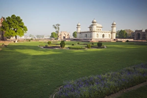 Itimad-ud-Daulah (tomb of Mizra Ghiyas Beg), Agra, Uttar Pradesh, India, Asia